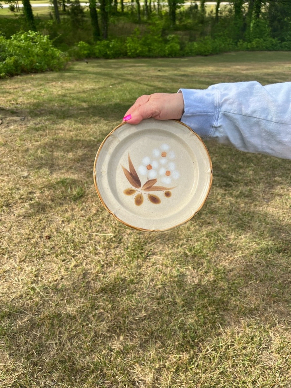 Hand-Painted Ceramic Dessert Plate in Cream with Brown Motif